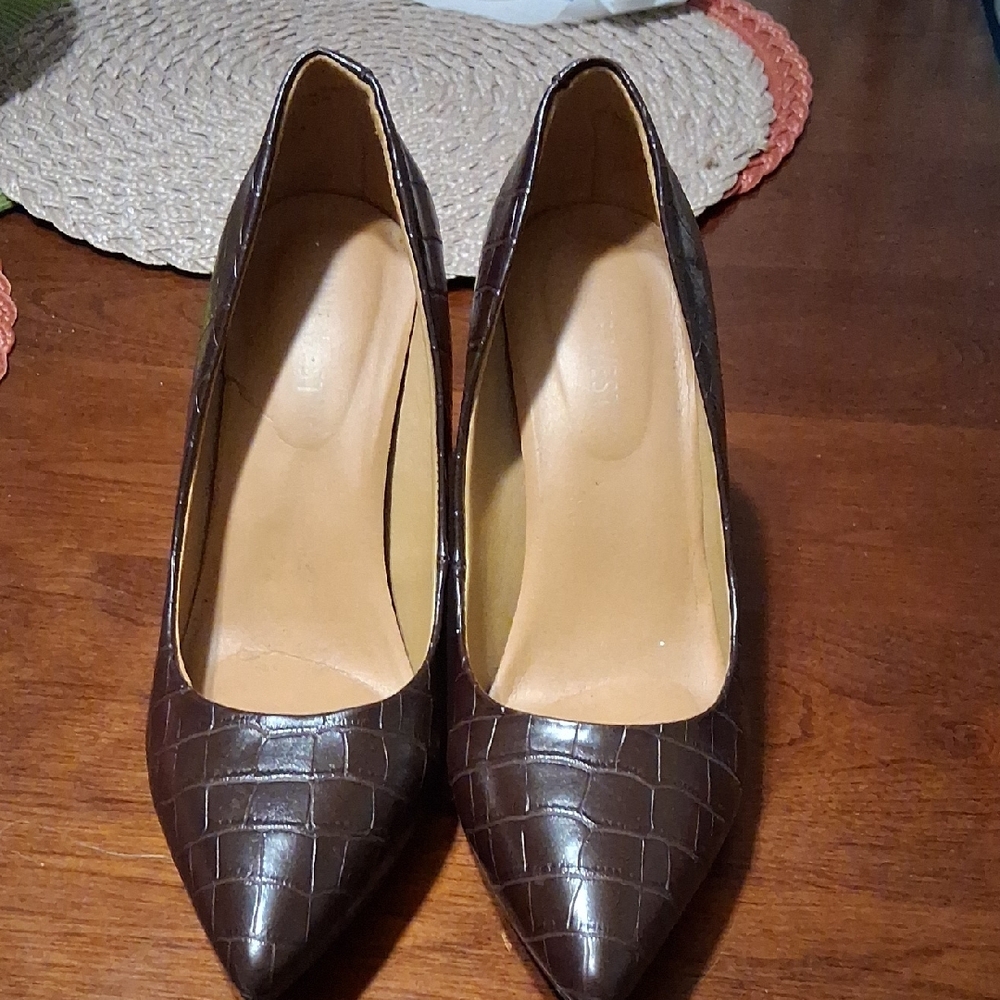 Elegant Brown Crocodile Pattern Heels